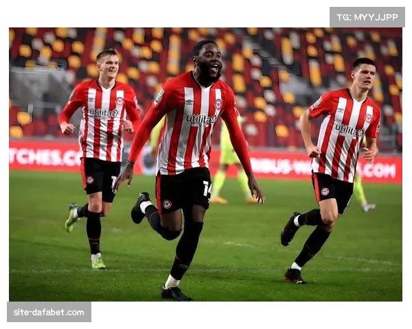 埃弗顿防守体系衔接存在问题，中后场协防配合不够默契